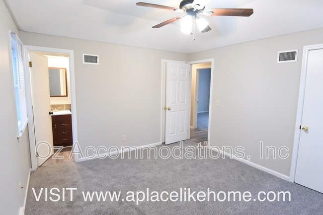 Building Photo - 12119 W 99th Terrace