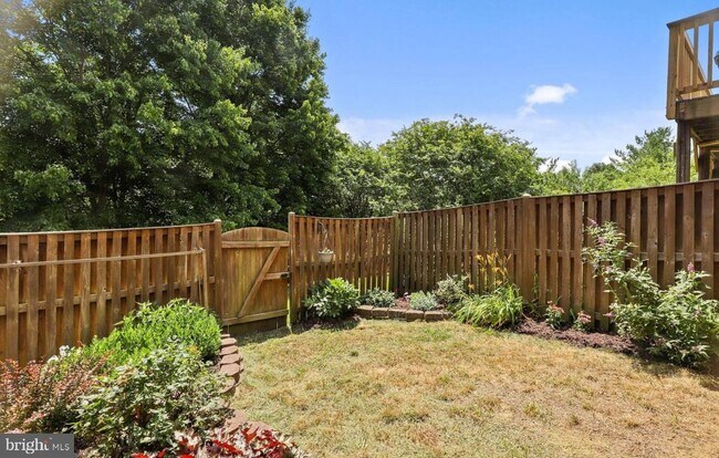 Building Photo - 7403 Duddington Dr