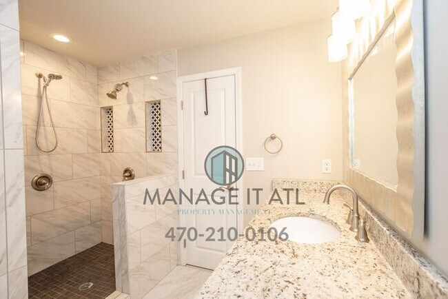Building Photo - FULLY RENOVATED 2 Bedroom House close to I...
