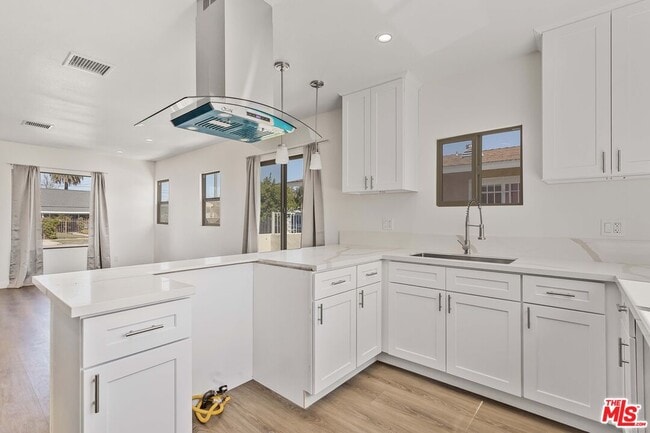 Building Photo - 1622 W 66th St