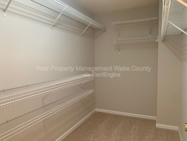 Building Photo - 400 Brierridge Dr