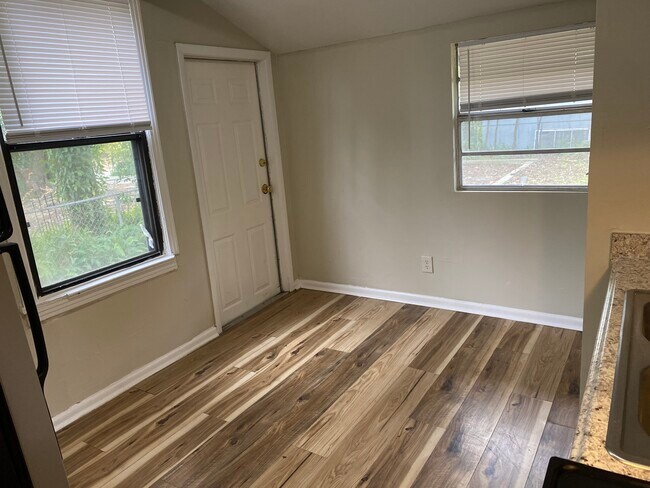 Building Photo - 2046 W 17th St