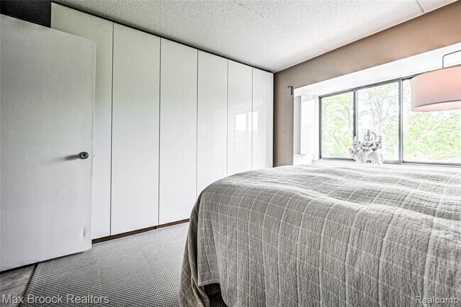 Building Photo - 35300 Woodward Ave