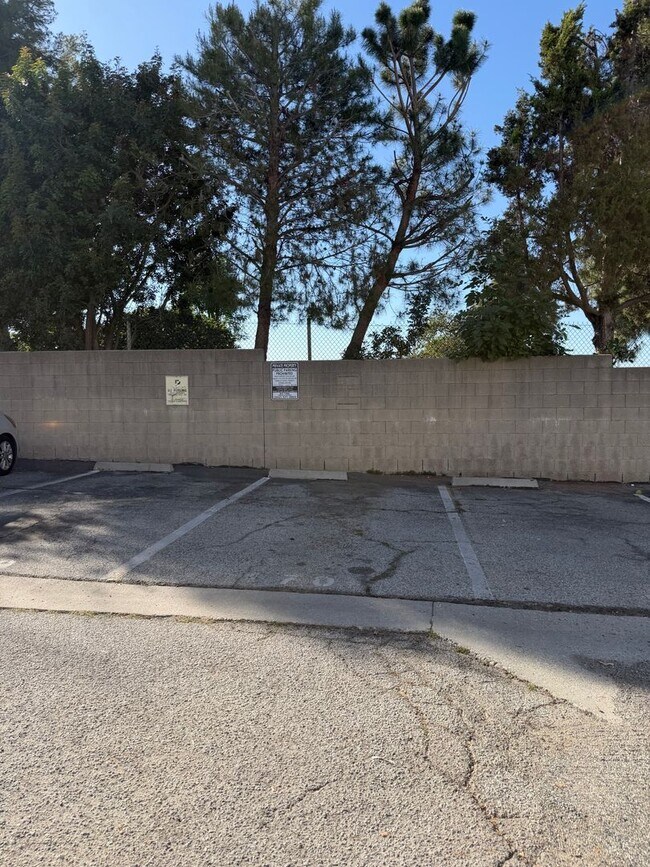 Building Photo - Beautiful Condo in Serene Montebello HOA Community – Pool, Spa & Prime Location