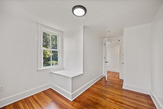 Building Photo - 2921 Nichols Ave