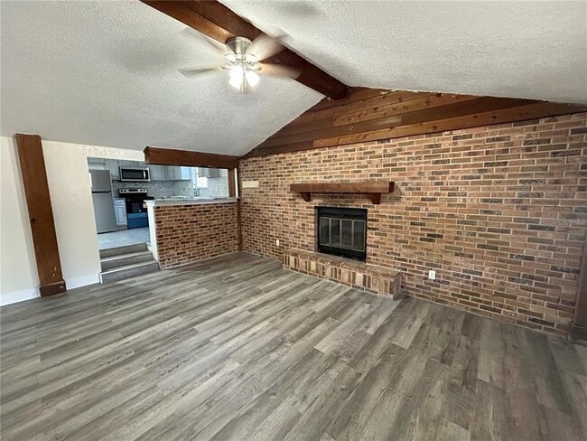 Building Photo - 18812 Carr Dr