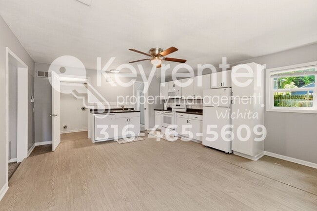 Building Photo - Cute 1 bedroom guesthouse in a great neighborhood, close to Wesley Hospital and local restaurants!
