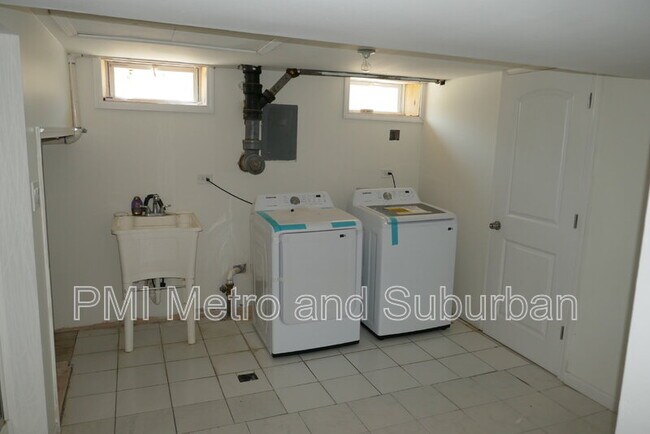 Building Photo - 5 E Judith Ann Dr