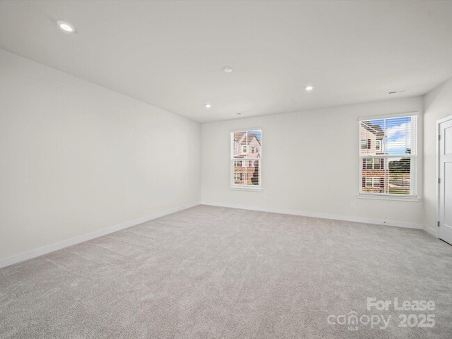 Building Photo - 9922 Oaklawn Blvd NW
