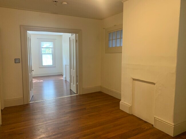 Building Photo - 107 Rutherford Ave