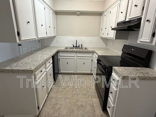 Building Photo - 10002 Stardust Trail