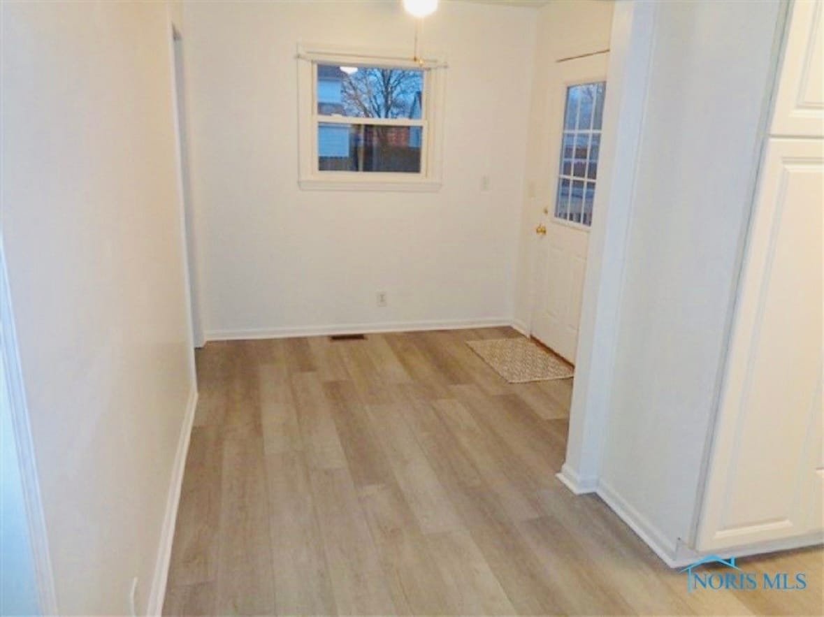 Rear entryway:vestibule. - 319 Garfield Ave