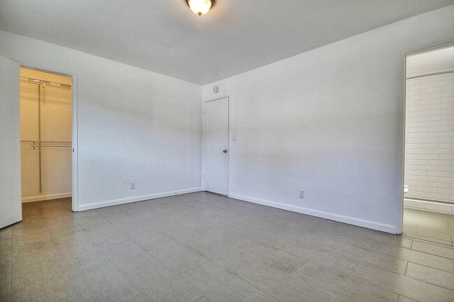 Building Photo - 6668 Del Playa Dr