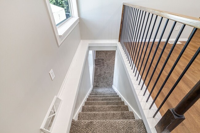 Building Photo - 181 SE State Rte 13