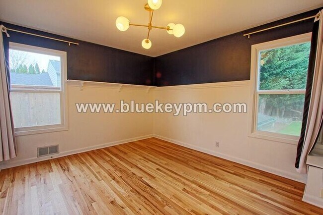 Building Photo - 3 Bed, 3 Bath Home with a LARGE 1/2 Acre Yard and Deck, Boathouse and 2 Bonus Rooms