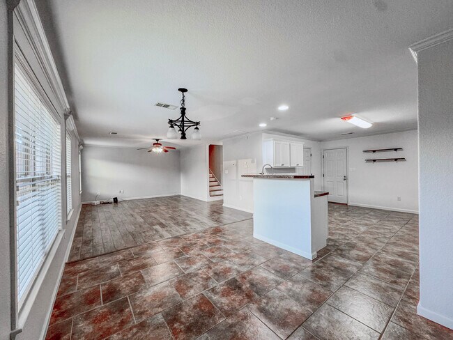 Building Photo - 36 Talladega Loop