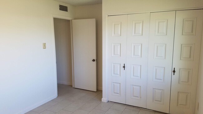 Building Photo - 5602 N 46th Dr