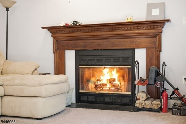 Building Photo - 2057 Lakeside Dr W