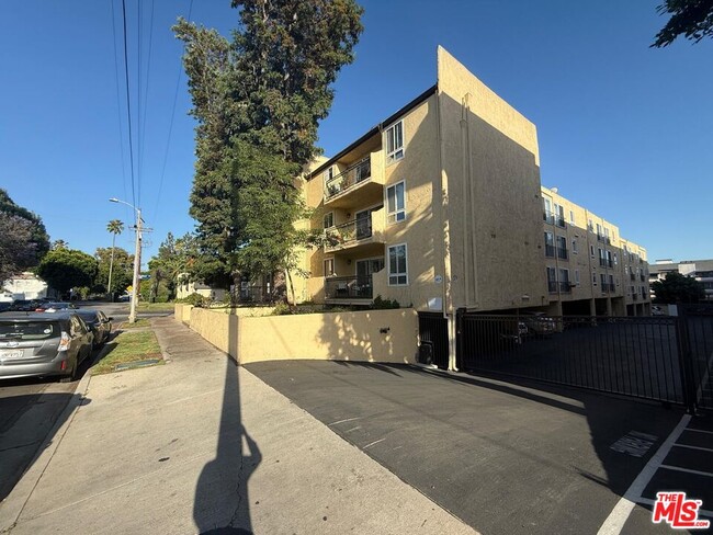Building Photo - 5257 Radford Ave