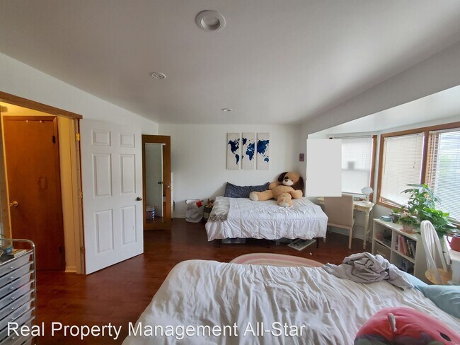 Building Photo - 2 br, 2.5 bath House - 24 Courtlandt Street