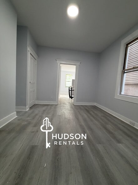 34 Clerk St 1R - 32 Clerk St