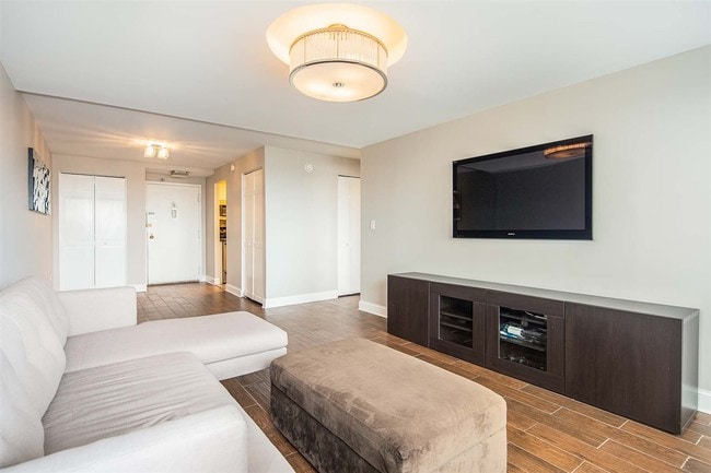 Building Photo - 1600 Center Ave