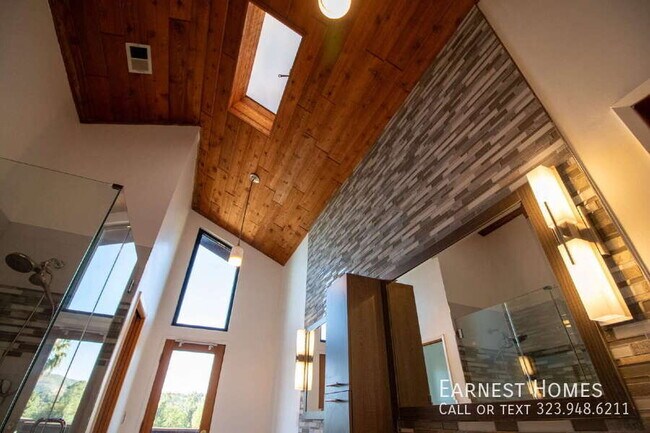 Building Photo - 11619 Lerdo Ave