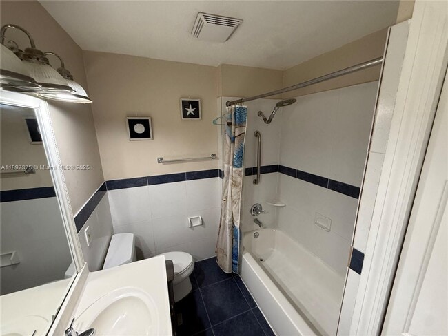 Building Photo - 10865 Gibson Dr