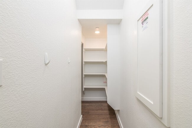 Building Photo - 6520 Northern Dancer Dr