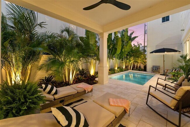 Building Photo - 321 12th Ave NE