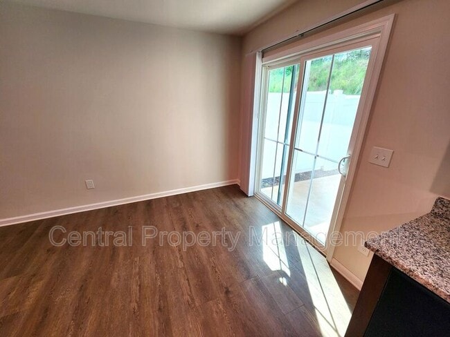 Building Photo - 165 Sarnesfield Wy