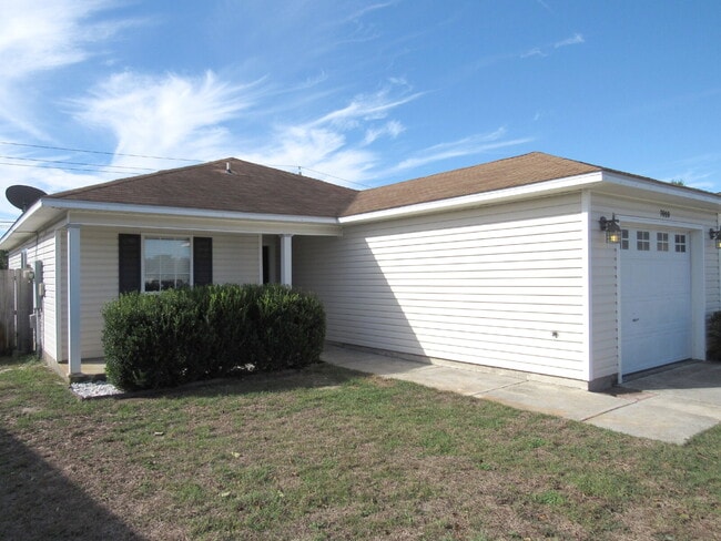 Building Photo - Navarre Gem Near Beaches & Bases – 3BR/2BA...