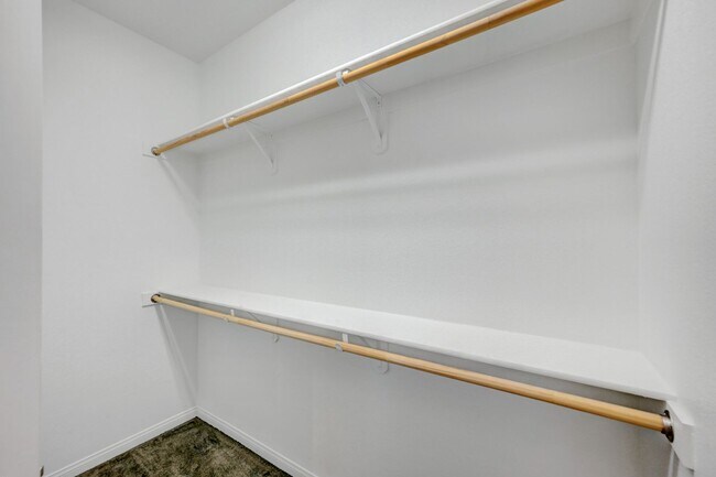 Building Photo - 3 Bedroom 2.5 Bath Townhome in Tuscany!