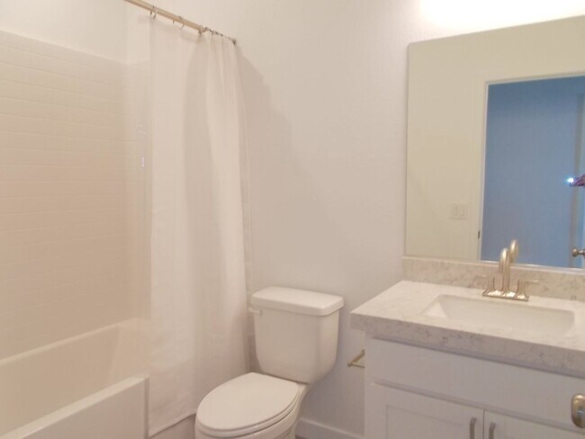 Building Photo - Welcome to Alderidge Townhomes!