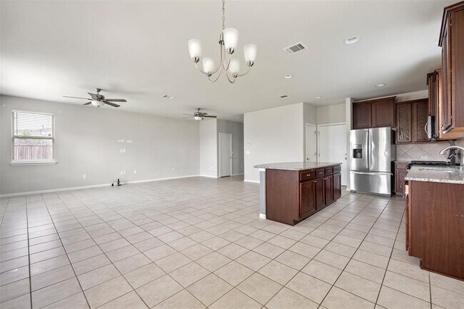 Building Photo - 369 Twisted Oaks Ln