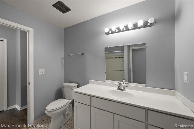 Building Photo - 23673 Village-House Dr S