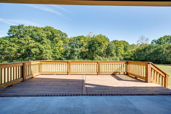 Building Photo - 9810 Glenmore Ln