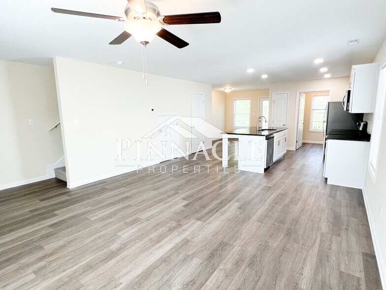 Building Photo - 2325 Tazewell Ave