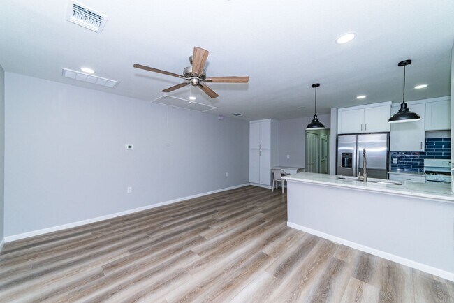 Building Photo - RENOVATED OLMOS PARK TERRACE DUPLEX