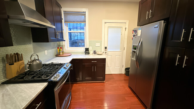 Kitchen - Fully loaded - 158 R St NE