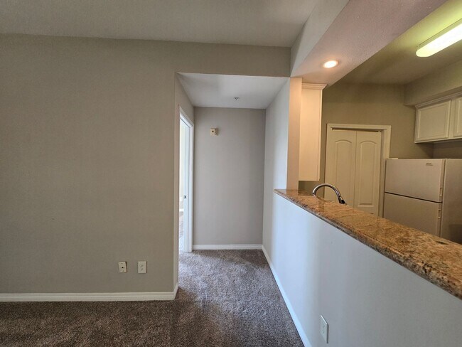 Building Photo - CANYON CREST CONDO