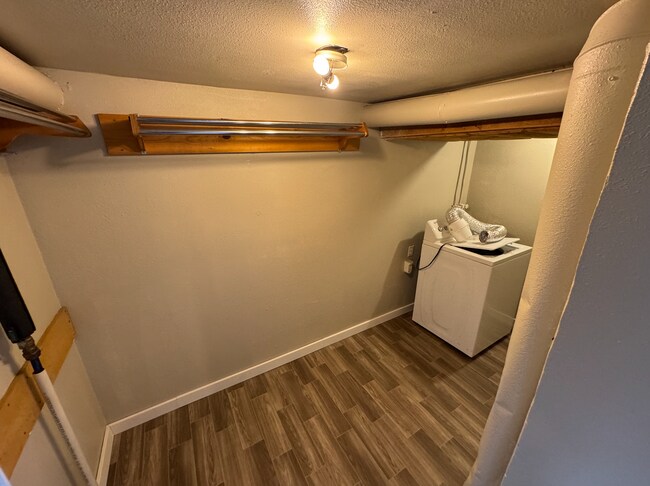 Building Photo - 140 N 200 E
