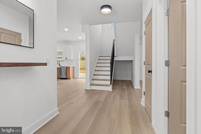 Building Photo - 265 Holly Dr