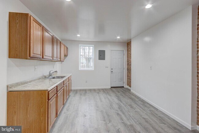 Building Photo - 2654 Wilkens Ave