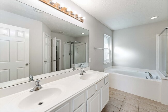 Building Photo - 19914 Shore Meadows Ln