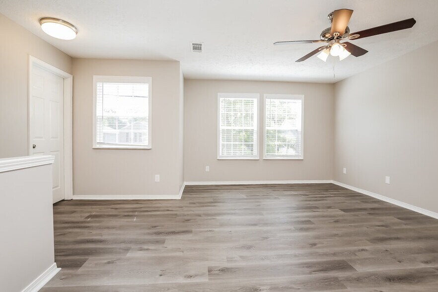 Building Photo - 5625 Dory Dr