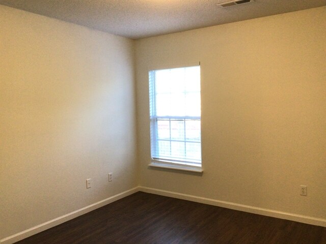 Building Photo - 4987 Harthill Ave