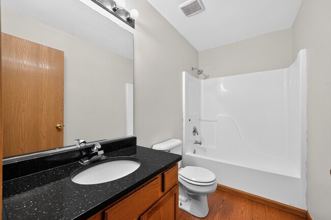 Building Photo - 1301 Brookfield Dr