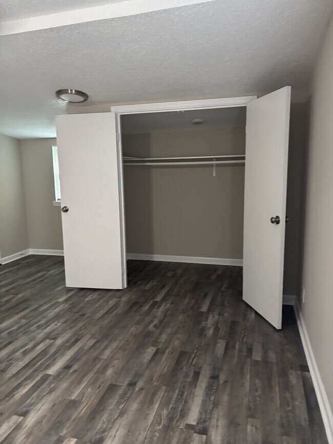Building Photo - 4483 Suncrest Dr