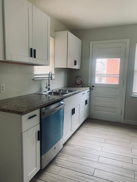 Building Photo - 3719 N Hartford St